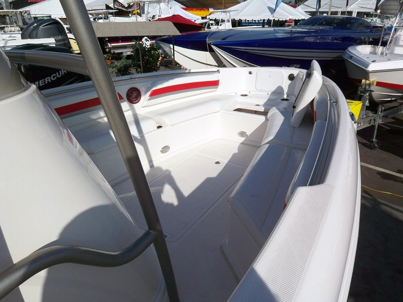 Checkmate 250 SFX Center Console at 2009 Miami Boat Show